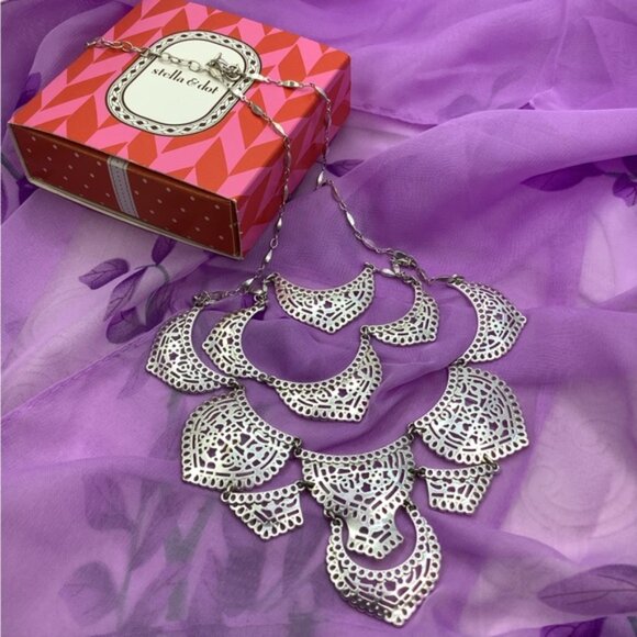 Stella  Dot Open Lace Style Silver Necklace - Picture 3 of 6